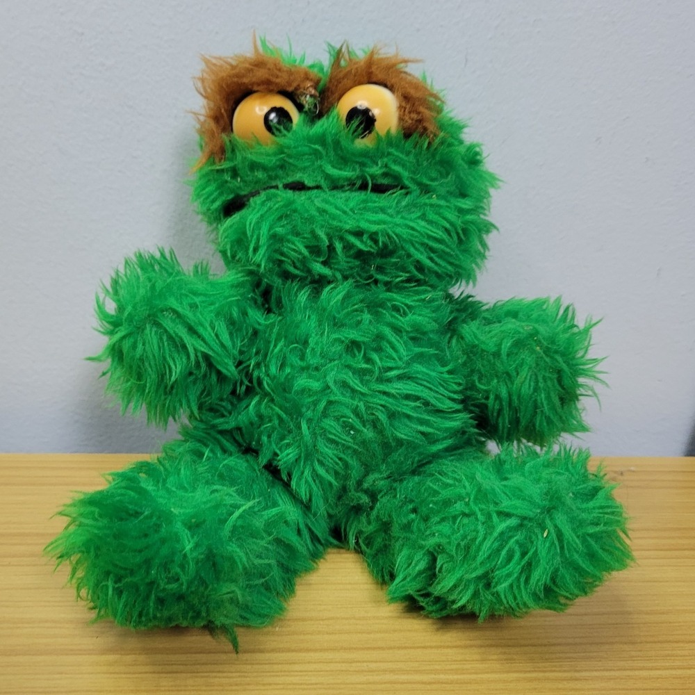 Vintage 70s Oscar the Grouch Knickerbocker Sesame Street Plushie Stuffed Animal